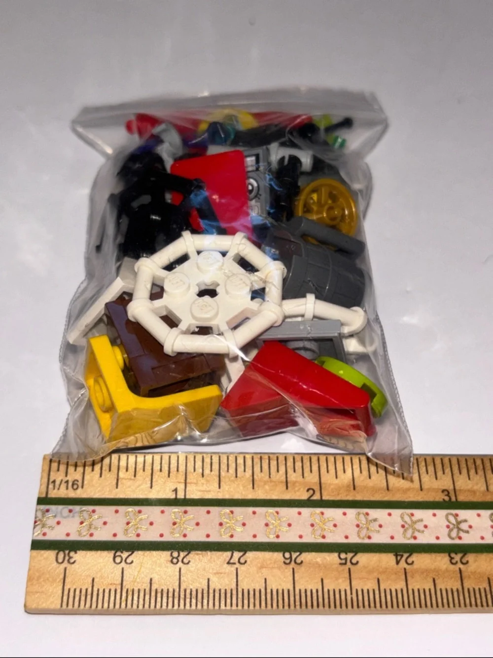 LEGO ACCESSORIES MYSTERY BAG OF LEGO SET ACCESSORIES Mixed LEGO MINIFIGS PARTS - Picture 2 of 4